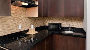 Refrigerador, microondas, cafetera/tetera