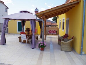 تناول الطعام بالخارج