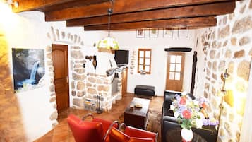 TV, fireplace, DVD player, stereo