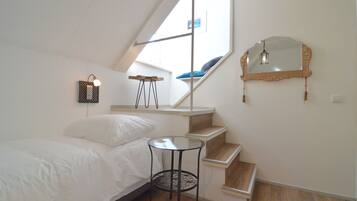 9 bedrooms, iron/ironing board, WiFi