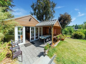 Outdoor dining - Farmhouse with Pool, Waimes (Waimes)