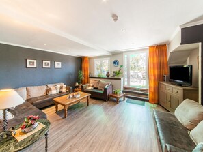 TV, table football, ping pong - Farmhouse with Pool, Waimes (Waimes)