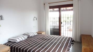 3 bedrooms, iron/ironing board, WiFi