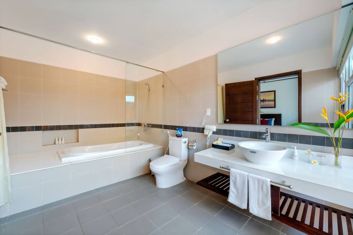 villa double or twin, sea view | bathroom | free toiletries, hair dryer, bathrobes, slippers