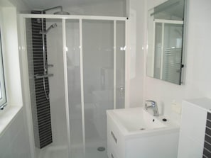 Shower, towels