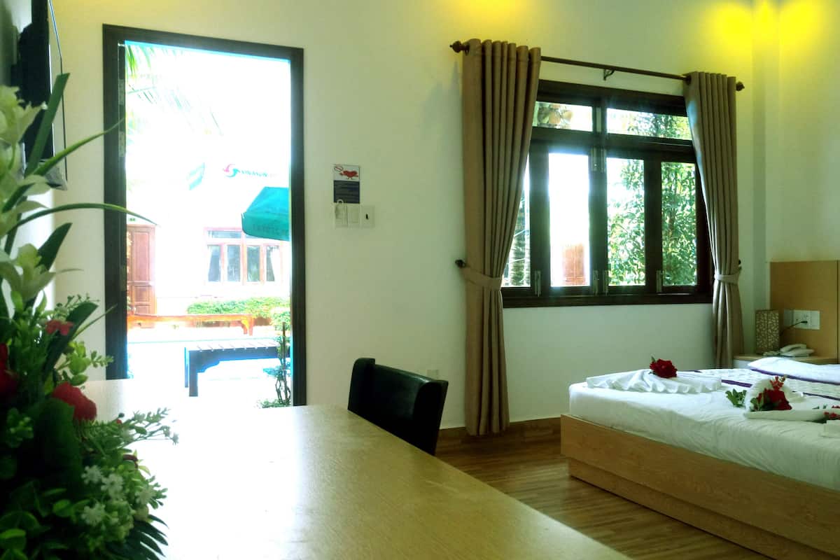 Superior Double Room, 1 King Bed, Pool View | Minibar, desk, blackout drapes, iron/ironing board