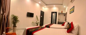 Premium bedding, pillow-top beds, minibar, in-room safe - Sunny Garden Homestay (Da Nang)
