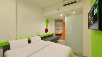 Room (POP!) | In-room safe, desk, free WiFi, bed sheets