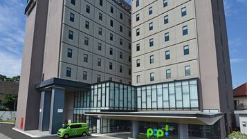 Vista frontal de la propiedad