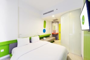 Room (POP!) | City view - POP! Hotel Timoho Yogyakarta (Yogyakarta)