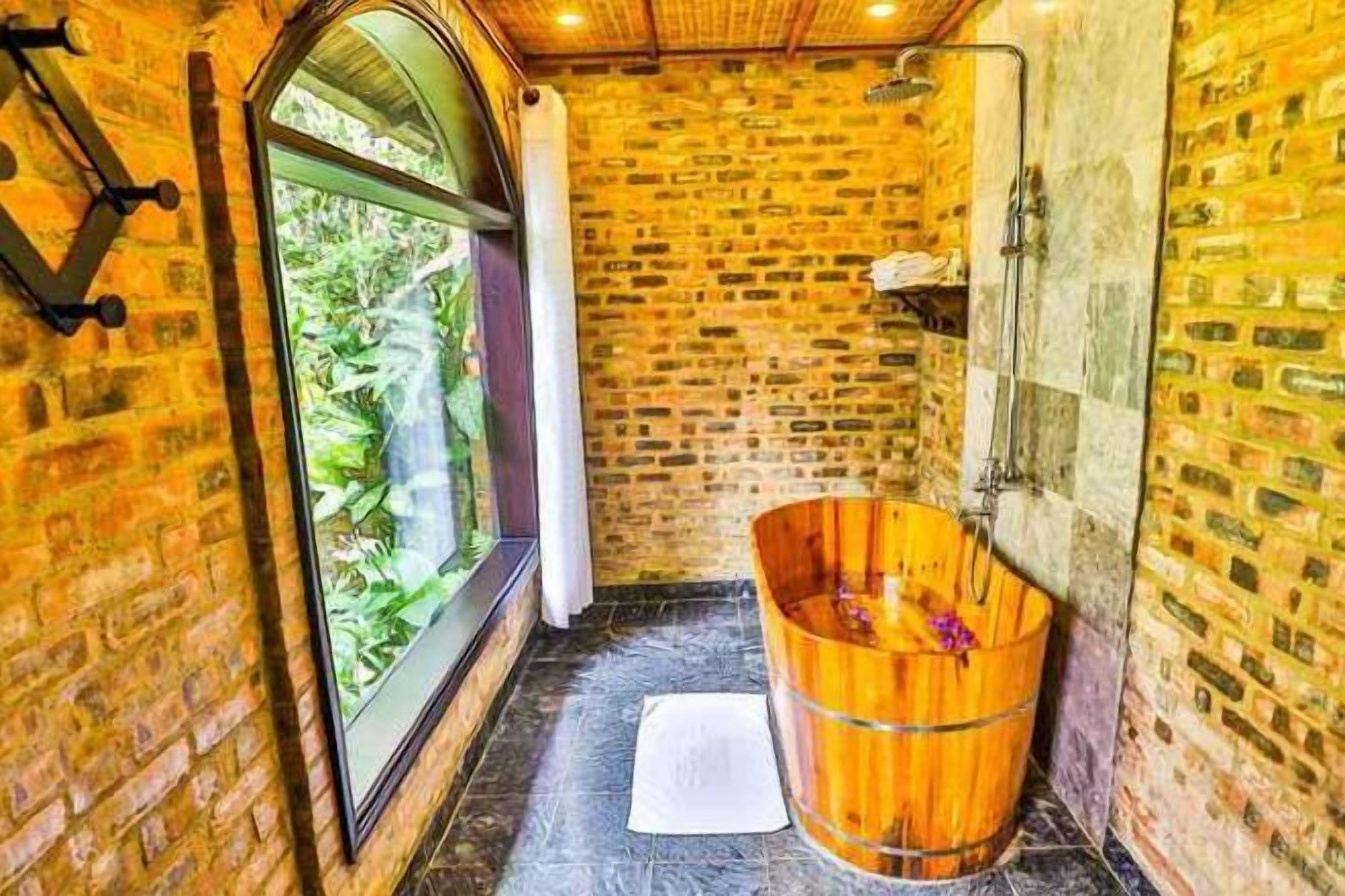 Articles de toilette de luxe, sèche-cheveux, peignoirs, chaussons