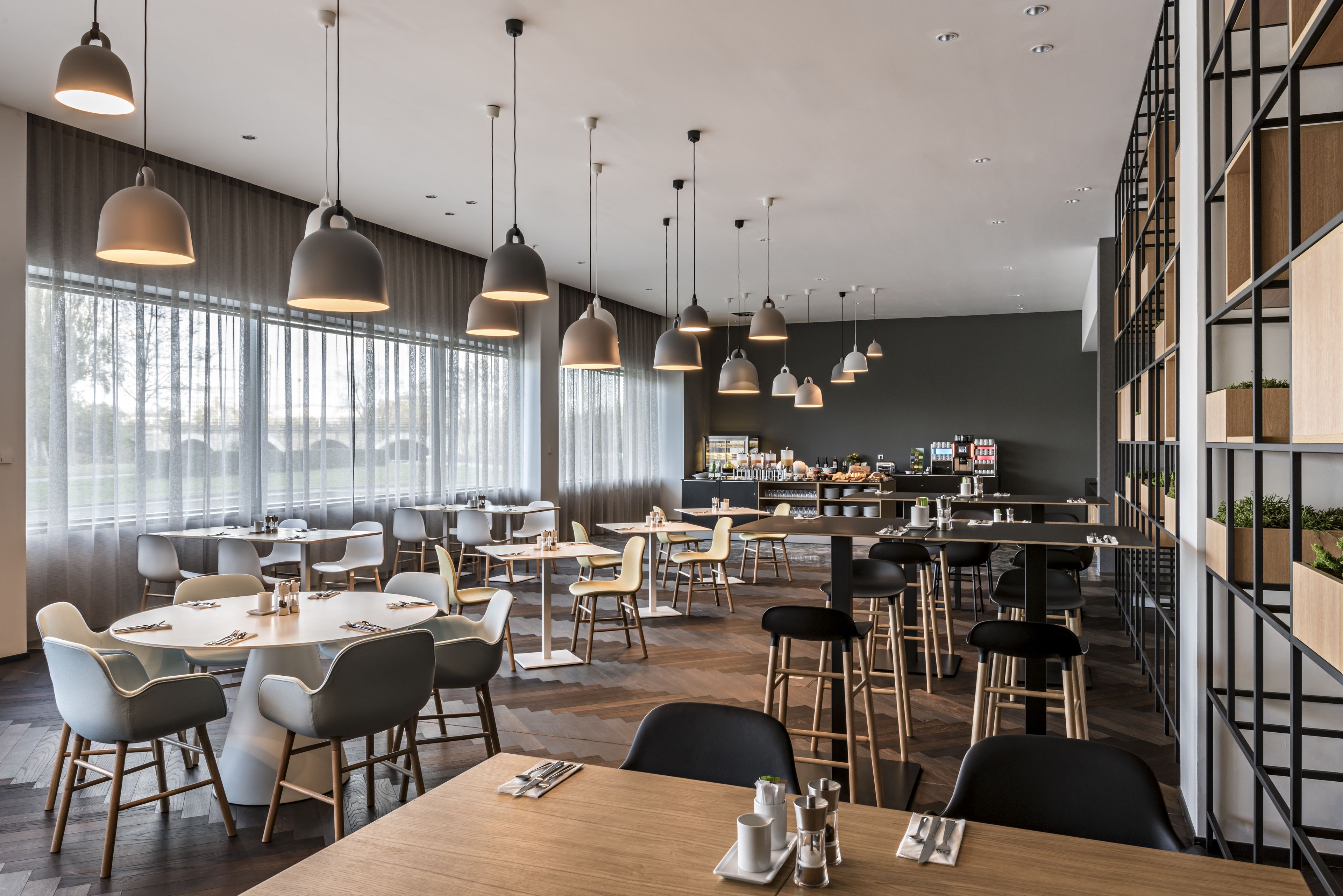 Petit déjeuner complet (475 CZK par personne)