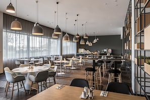 Daily full breakfast (CZK 475 per person)