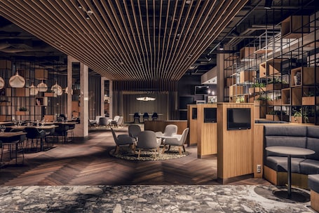 Phục vụ bữa sáng, bữa tối và bữa sáng muộn cuối tuần