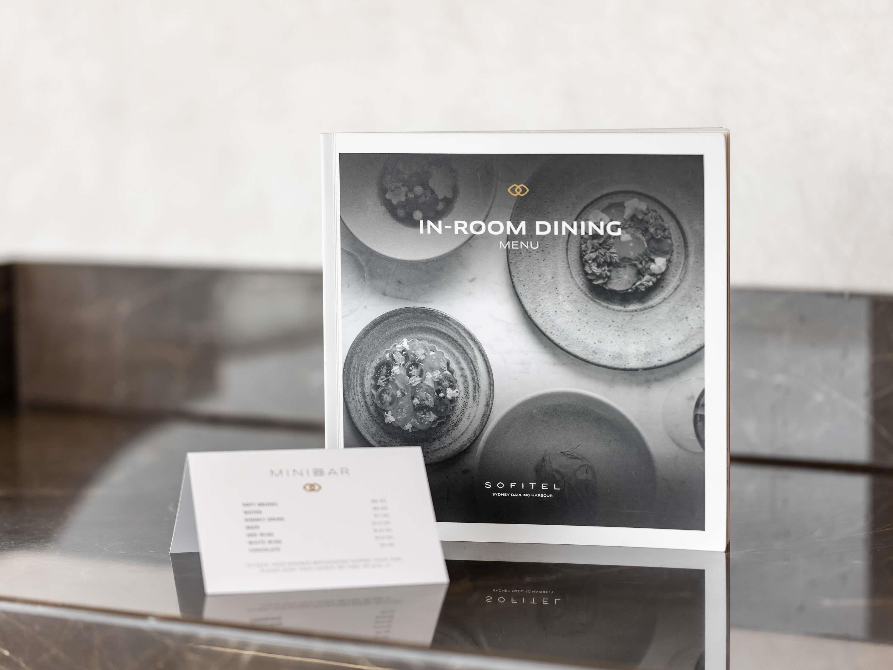 Ropa de cama de alta calidad y minibar 