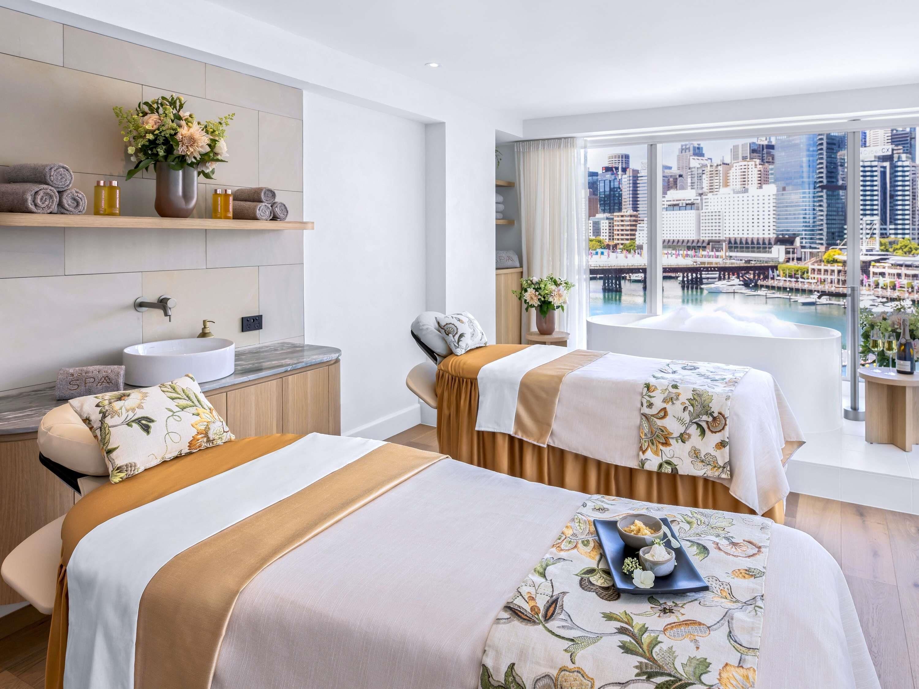 カップル用トリートメントルーム、ボディ トリー トメント、アロマテラピー、ボディラップ、ボディスクラブ、フェイシャル トリートメント