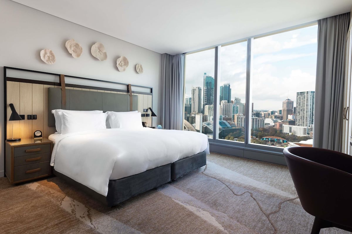 Habitación superior, 1 cama de matrimonio grande, accesible para personas con discapacidad | Ropa de cama de alta calidad, minibar, caja fuerte y escritorio