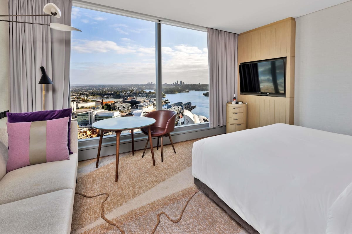 Superior-rum - 1 kingsize-säng (Jones Bay View) | Sängtillbehör av högsta kvalitet och minibar