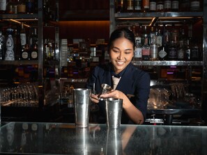 3 bars/lounges, Champagne bar, lobby lounge - Sofitel Sydney Darling Harbour (Sydney)