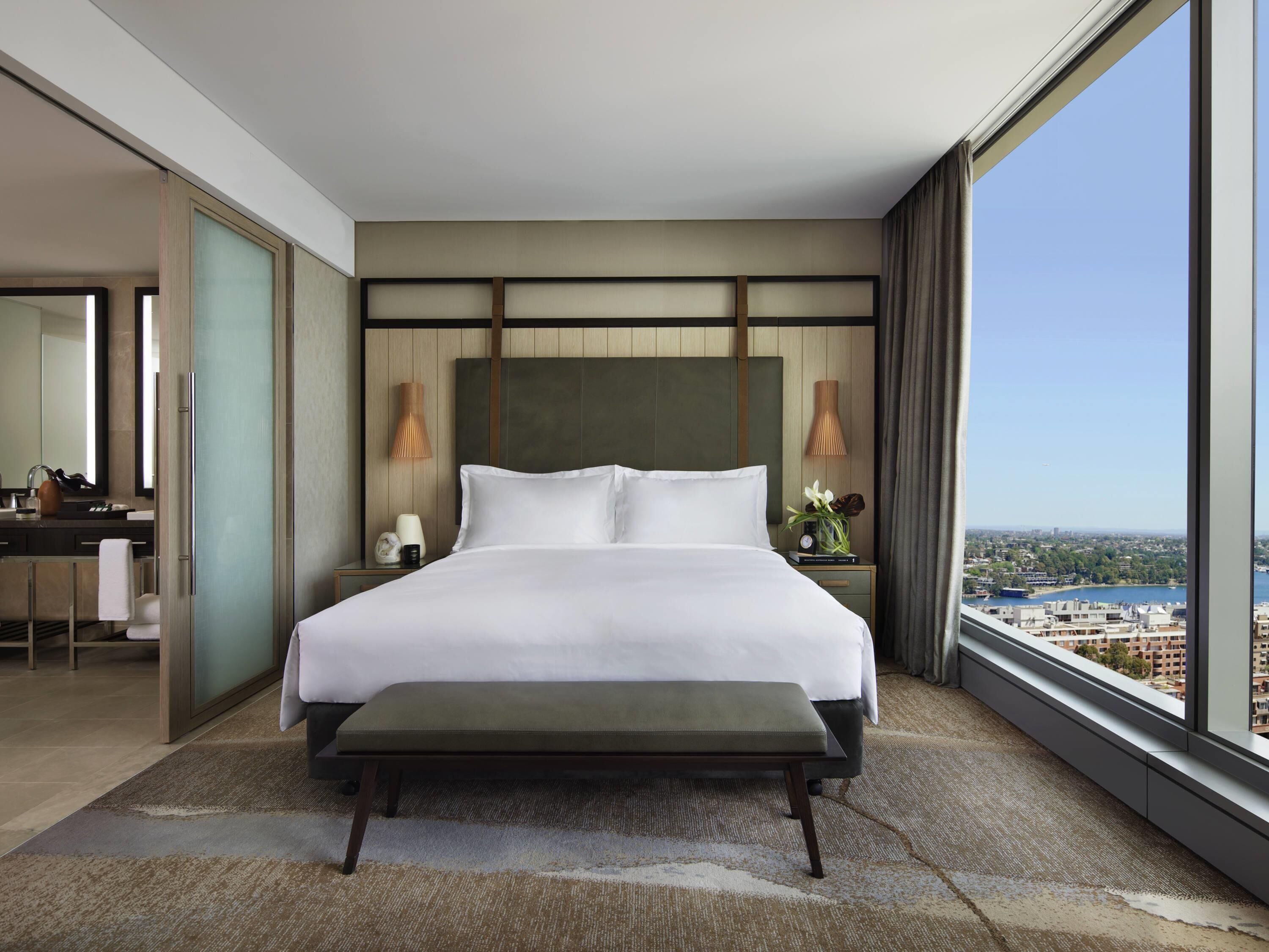休閒套房, 1 張特大雙人床, 海港景 (Prestige, Club Millésime) | 高級寢具、迷你吧、房內夾萬、書桌