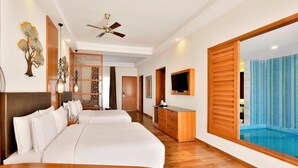 Habitación de hotel con dos camas, un armario de madera, un televisor y un ventanal con vistas a una piscina.