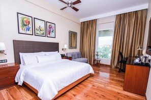 Safe på rommet, individuelt dekorert, individuelt innredet og skrivebord