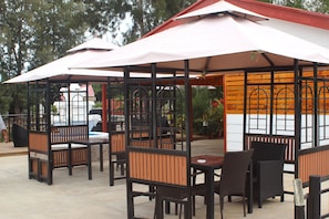 Breakfast, lunch, dinner served; international cuisine, ocean views