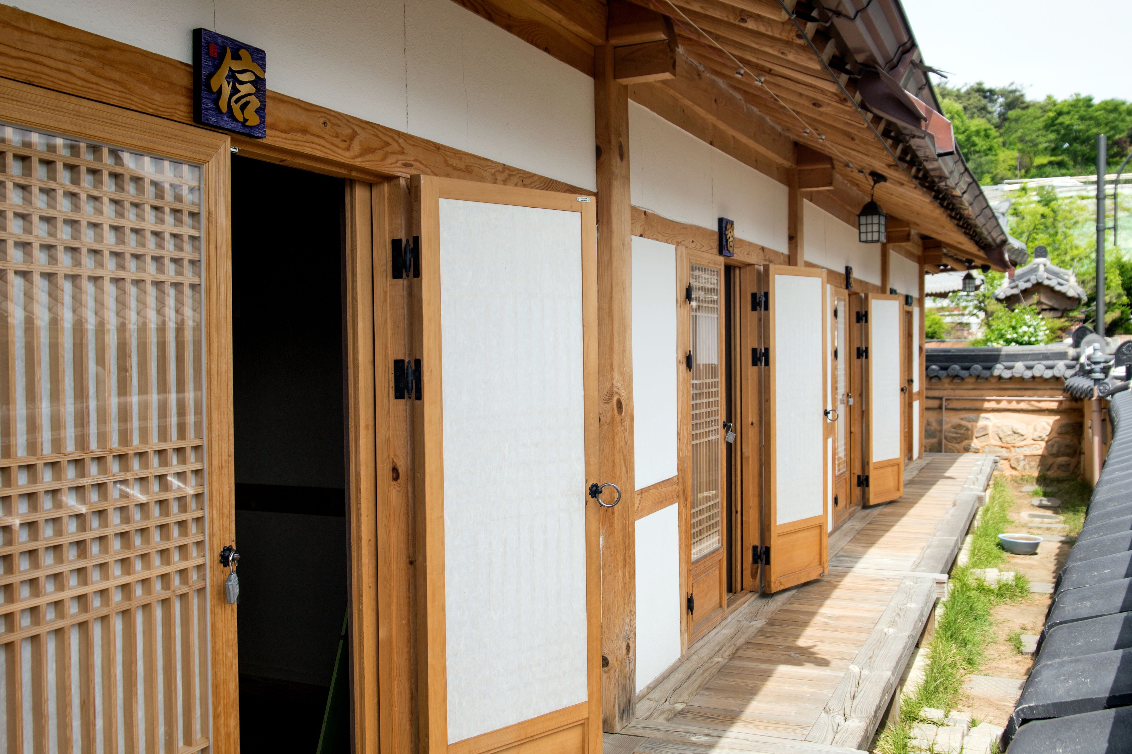 Premium bedding, free WiFi