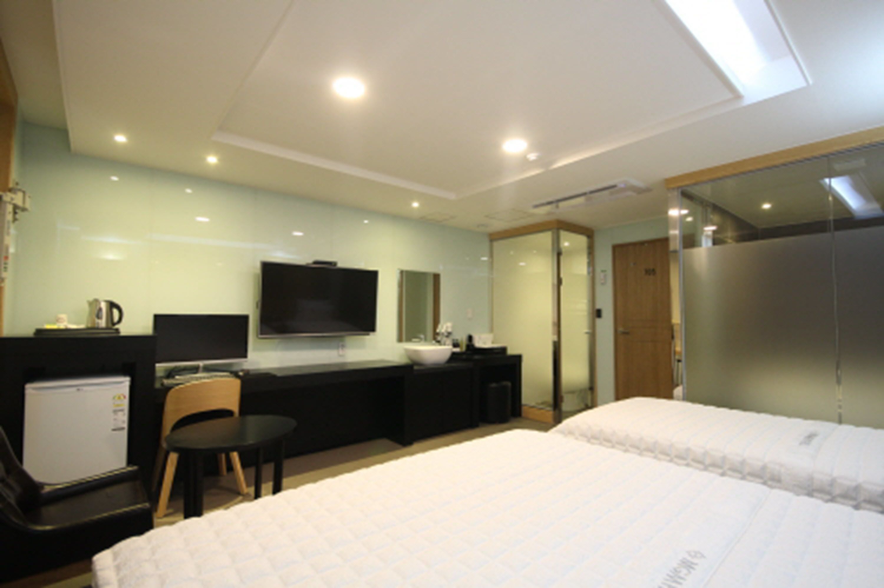 premium twin room (9 pm check-in when paying onsite) | desk, soundproofing, free wifi