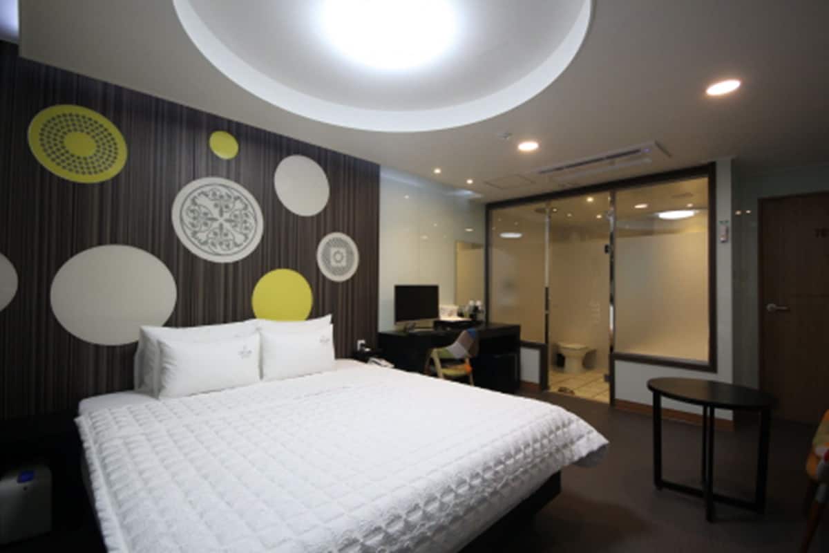 Standard Double Room (9 PM Check-in when Paying Onsite)