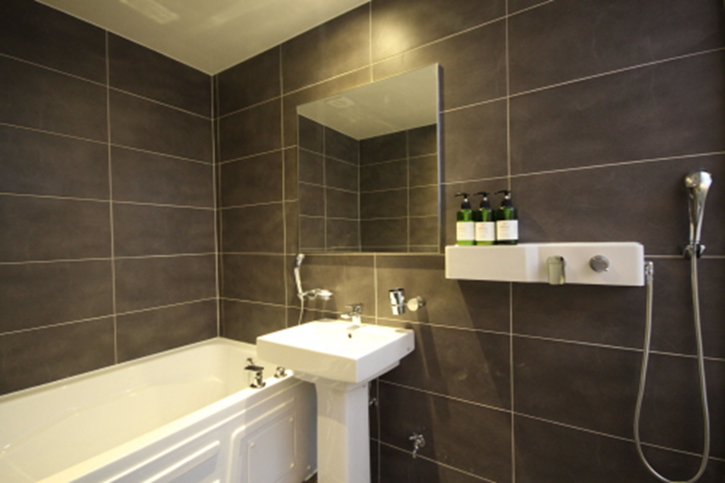 premium twin room (9 pm check-in when paying onsite) | bathroom | combined shower/bathtub, jetted bath, free toiletries, hair dryer