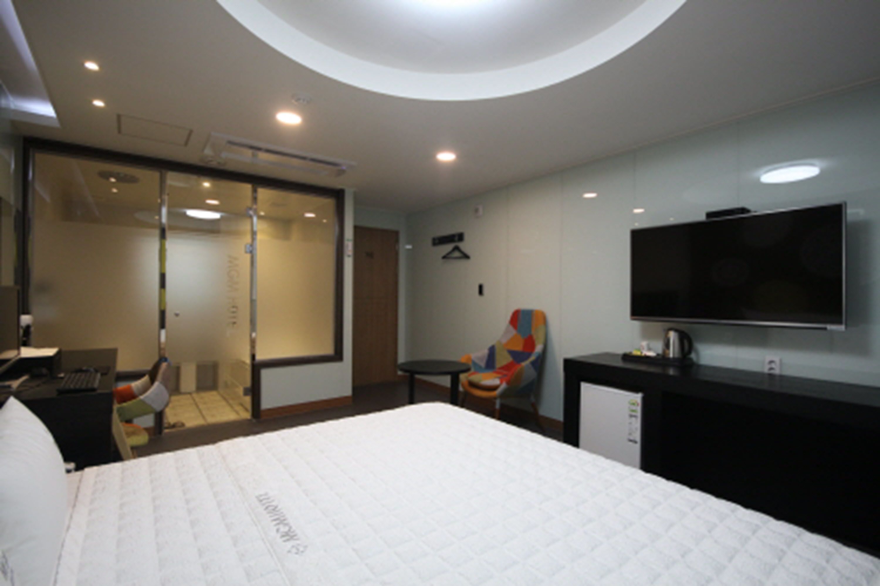 standard double room (9 pm check-in when paying onsite) | desk, soundproofing, free wifi