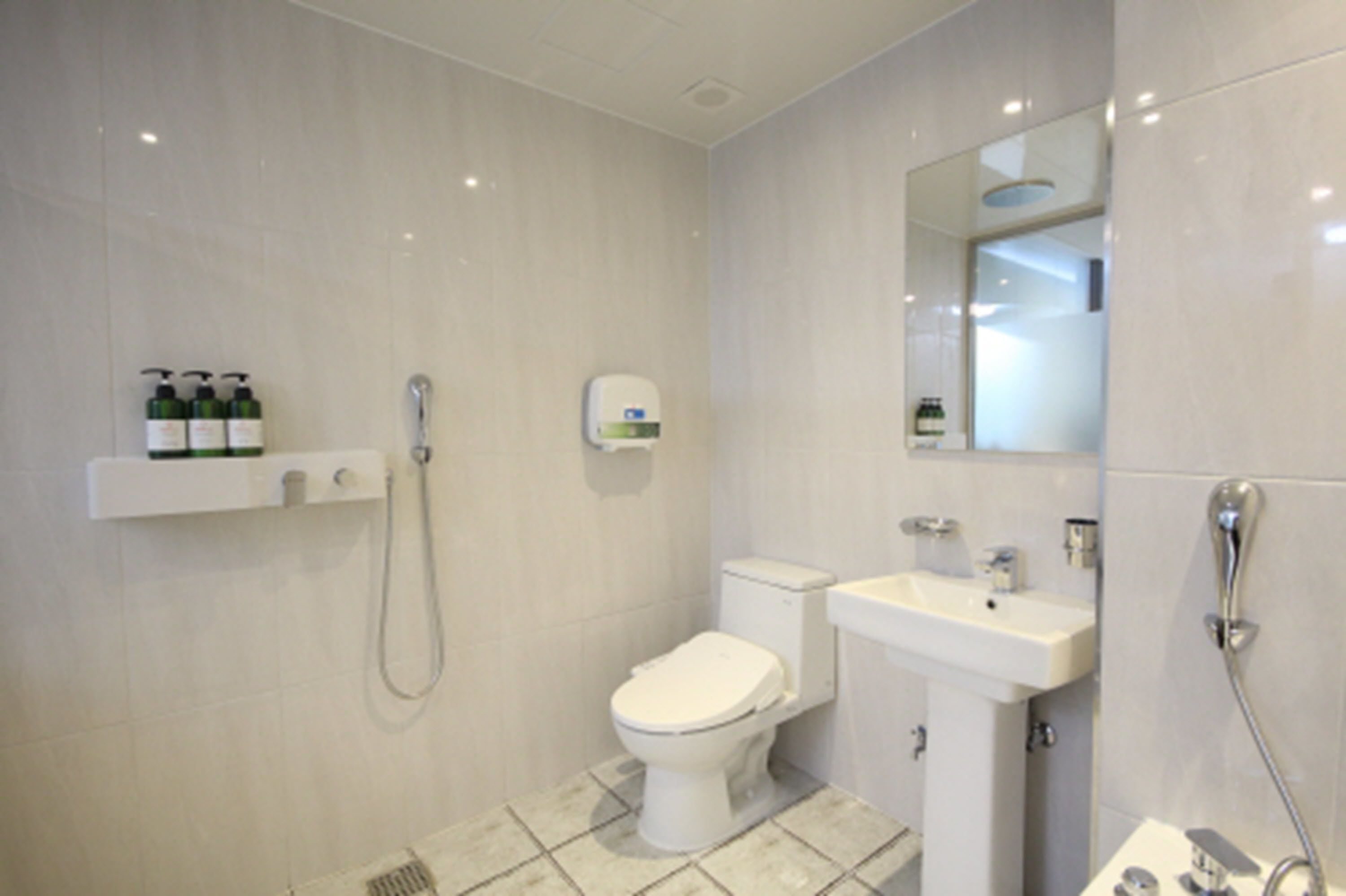 standard double room (9 pm check-in when paying onsite) | bathroom | combined shower/bathtub, jetted bath, free toiletries, hair dryer