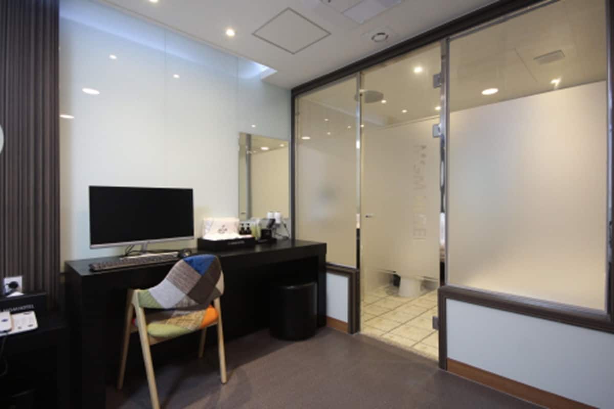 standard double room (9 pm check-in when paying onsite) | room amenity