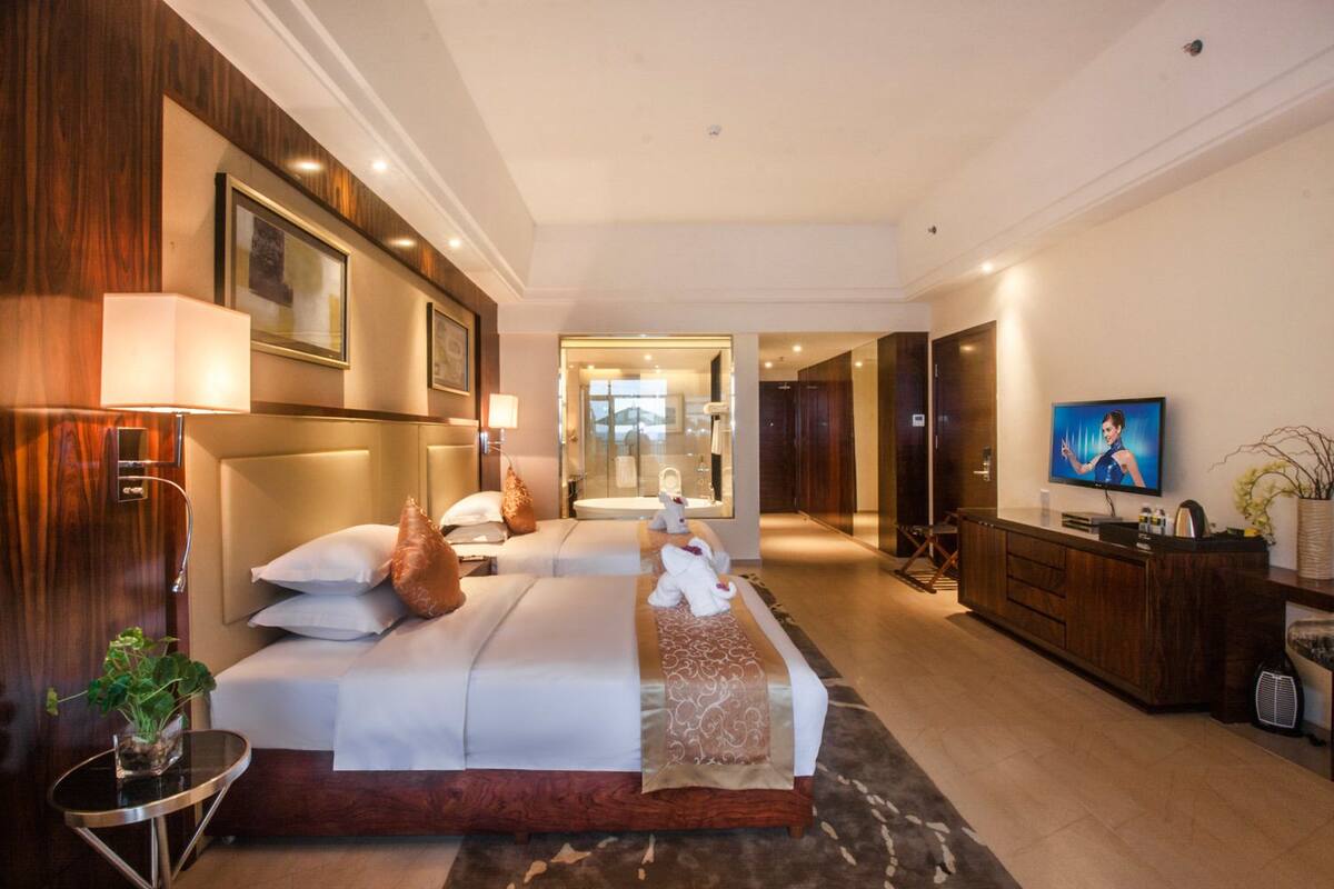 Quarto superior | Roupas de cama premium, cofres nos quartos, escrivaninha