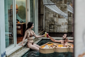 Indoor pool, sun loungers - Aksari Villa Seminyak by Ini Vie Hospitality (Seminyak)