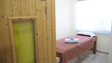Aromatherapy, Thai massages, reflexology, 3 treatment rooms