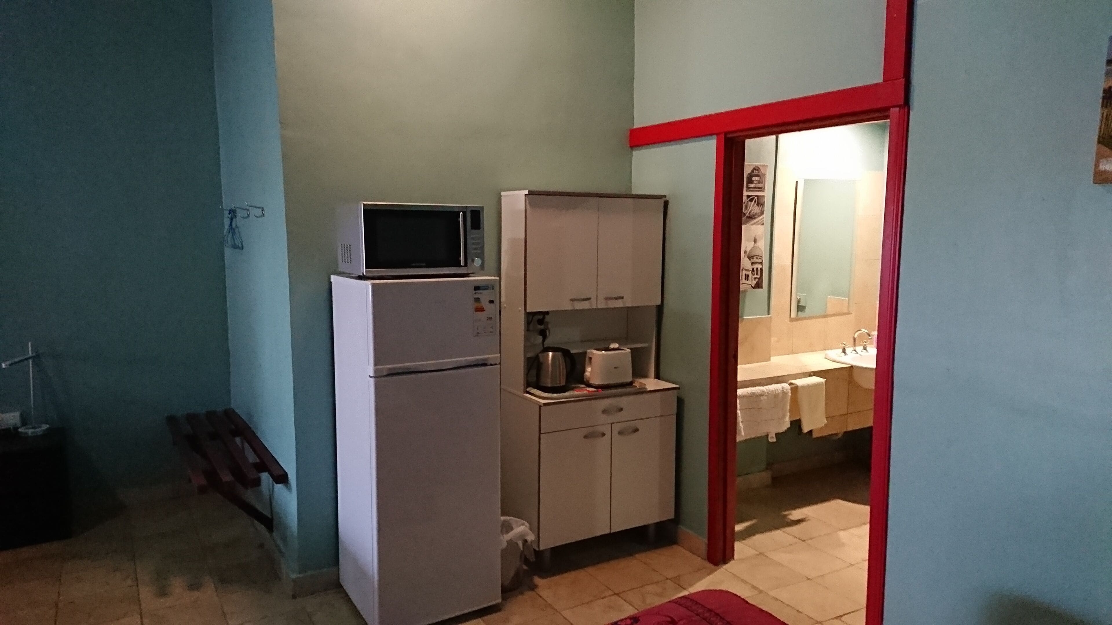 standard studio suite, 1 bedroom, pool view, ground floor | private kitchenette