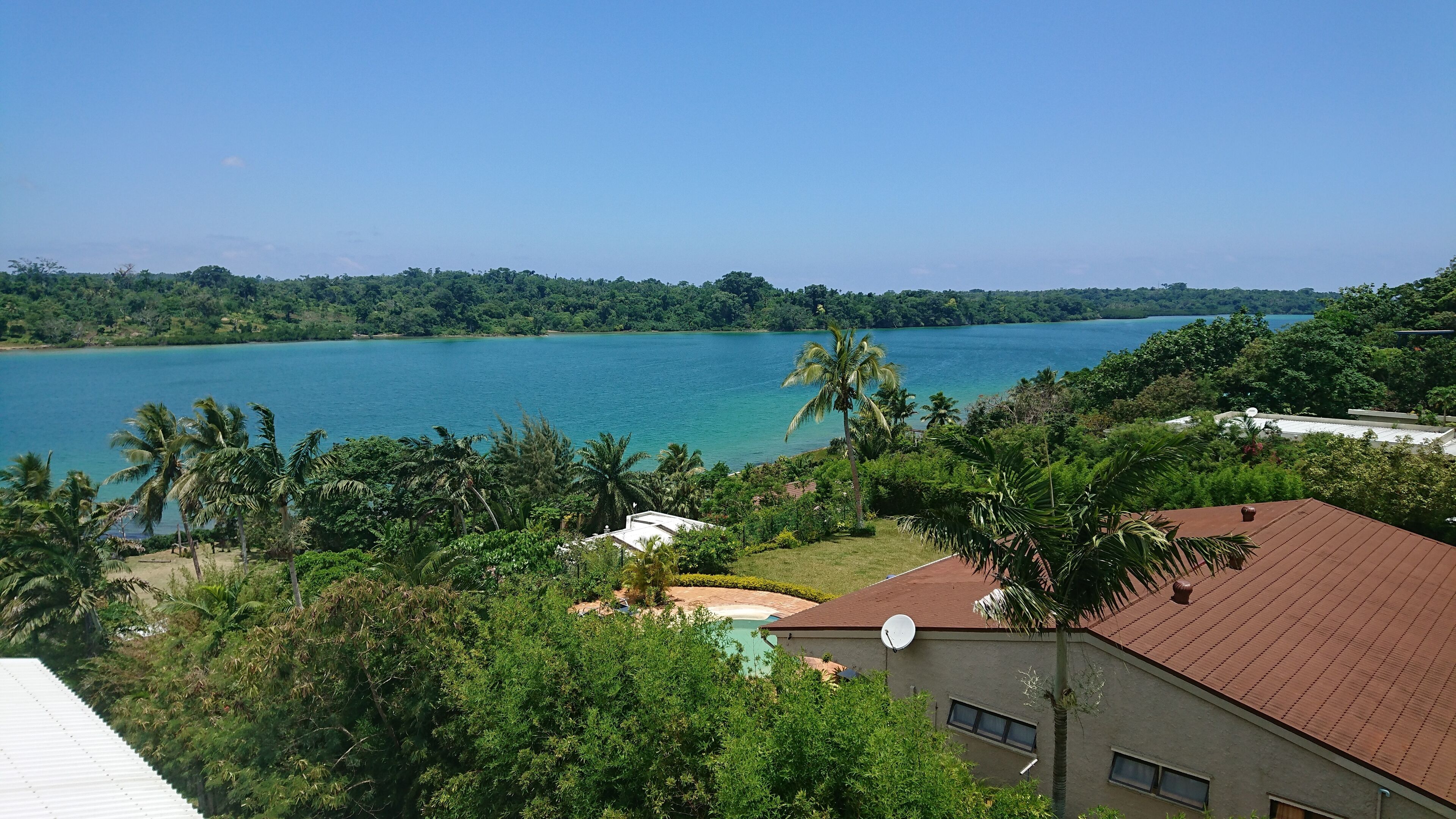 queen room shared facilities | lake view