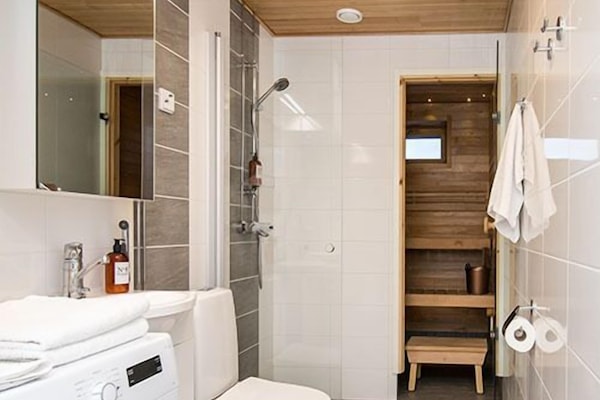 Shower, free toiletries, hair dryer, towels