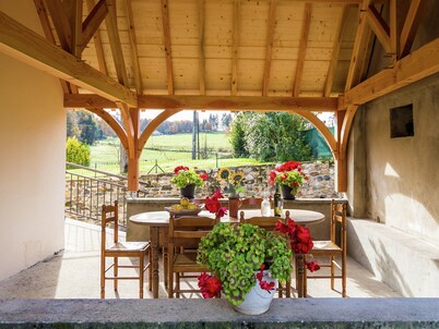 Beautiful holiday home near lake and forest