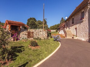 Exterior - Beautiful holiday home near lake and forest (Savignac-Ledrier)