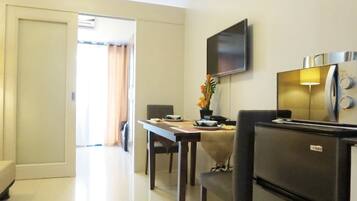 One Bedroom | 1 bedroom, desk, free rollaway beds, free WiFi