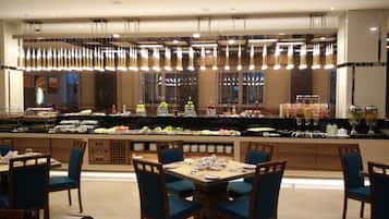 2 restaurantes: opção de café da manhã, almoço e jantar