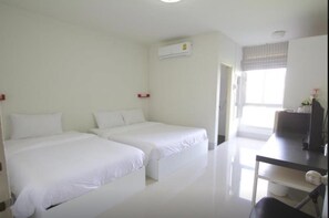 Family Triple Room - Honghub Sakon Hotel (Sakon Nakhon)