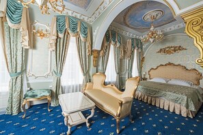Premium bedding, minibar, in-room safe, individually decorated - Boutique hotel Turgenev (Tula)