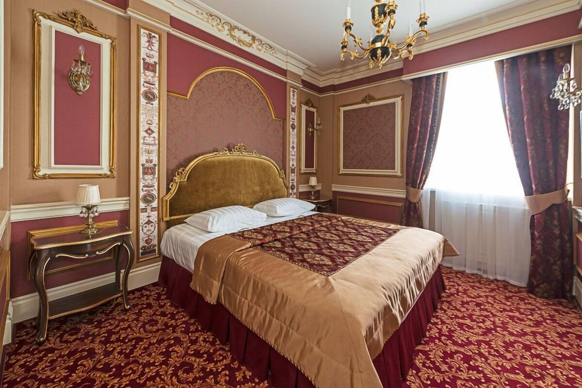 Standard Room, 1 Bedroom | Premium bedding, minibar, in-room safe, soundproofing