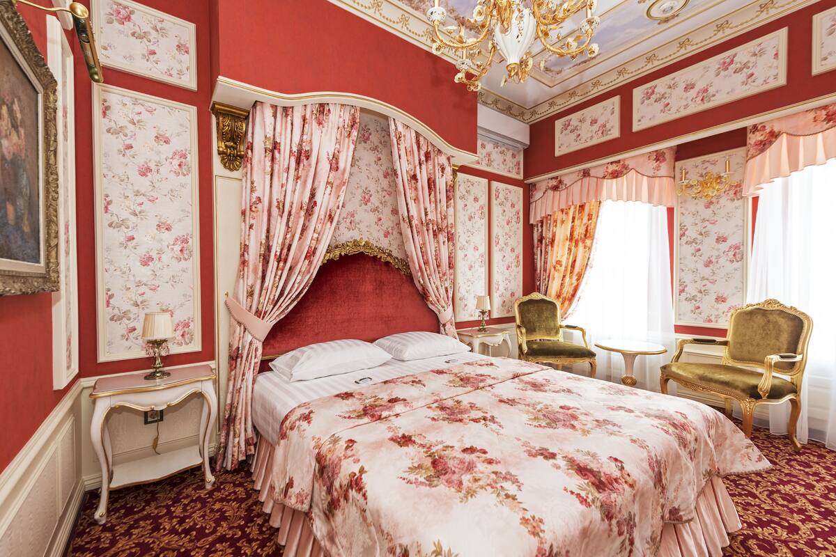 Quarto júnior, 1 cama de casal | 1 quarto, roupas de cama premium, frigobar, cofres nos quartos
