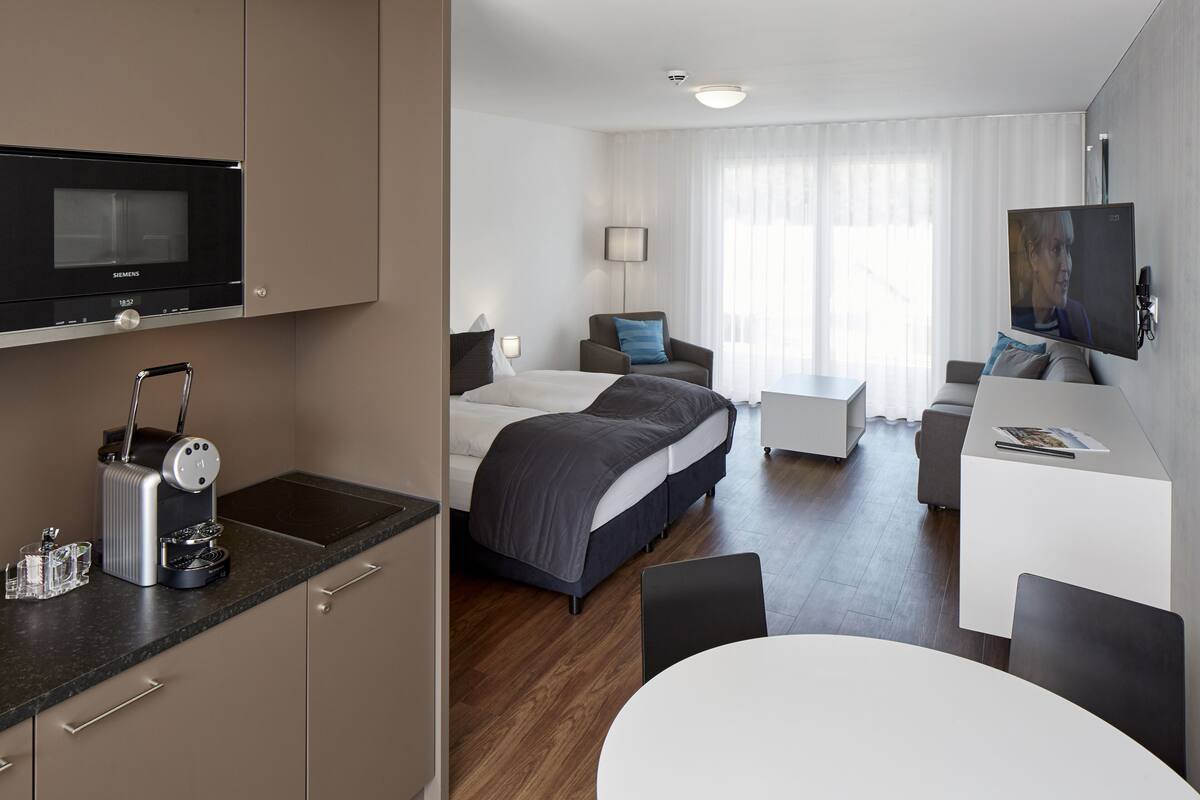 Superior Studio, Terrace | Peralatan tempat tidur hipoalergenik, gebar bulu kapas 