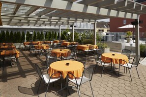 Outdoor dining - Aparthotel Baden (Baden)